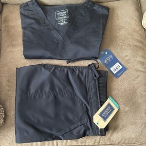 NWT Cherokee authentic workwear Revolution scrub set